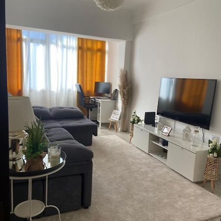 An Elegant & Cozy Apartment Amadora Exterior photo